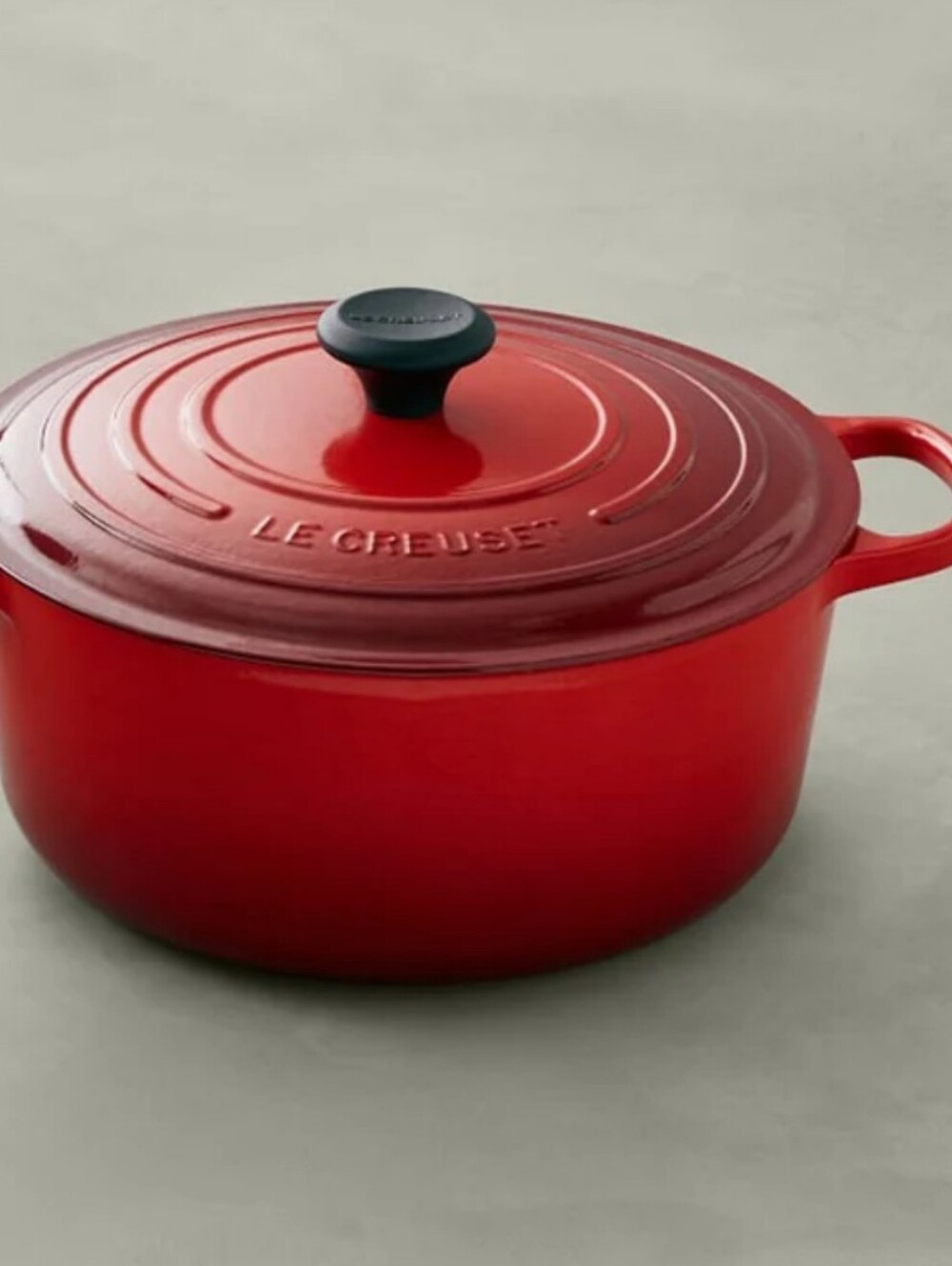 Le Creuset Enameled Cast Iron Signature Round 5.5QT Dutch Oven
